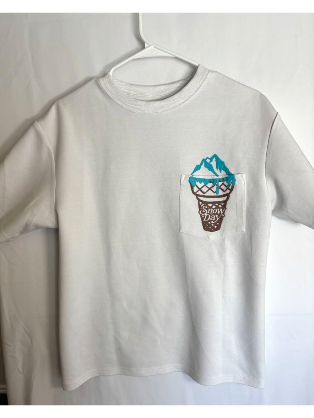 Snow Day White Graphic Pocket T-Shirt | Size Small